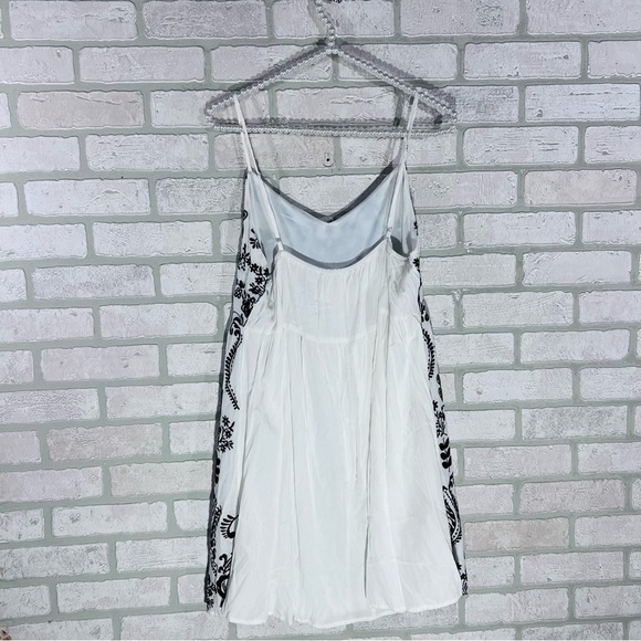 Savanna Jane Black and White Embroidered Sleeveless Mini Dress Size M - Picture 4 of 7